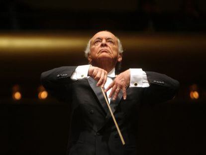 Lorin Maazel, regendo a Filarmônica de Nova York.