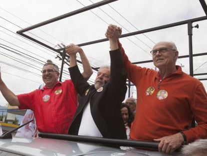 Suplicy (à direita) fez campanha ao lado de Alexandre Padilha e Lula.