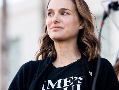 A atriz Natalie Portman participa da marcha das mulheres em Los Angeles.