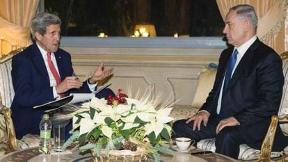 John Kerry, dos EUA, e Benjamin Netanyahu, de Israel, em Roma.