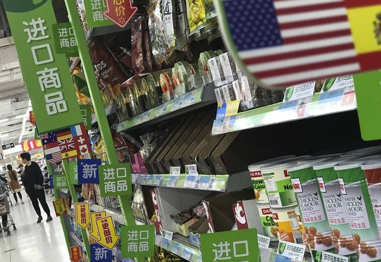 Nozes importadas dos EUA em supermercado de Pequim. Produto entrou na lista de itens sobretaxados.