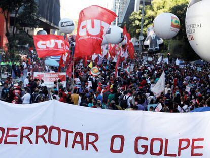 Manifestantes protestam na avenida Paulista contra a reforma da previdência proposta pelo Governo Temer, nesta sexta-feira, 31 de março.