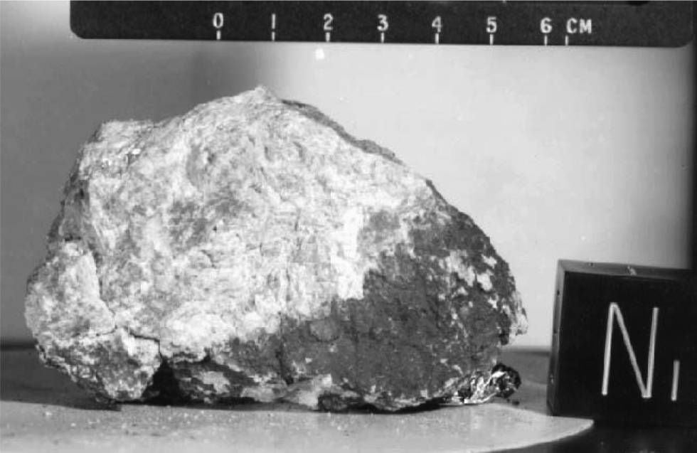 A rocha Gênese, uma anortosita encontrada pelos astronautas da ‘Apollo 15’, demonstrou a idade da Lua: quatro bilhões de anos.