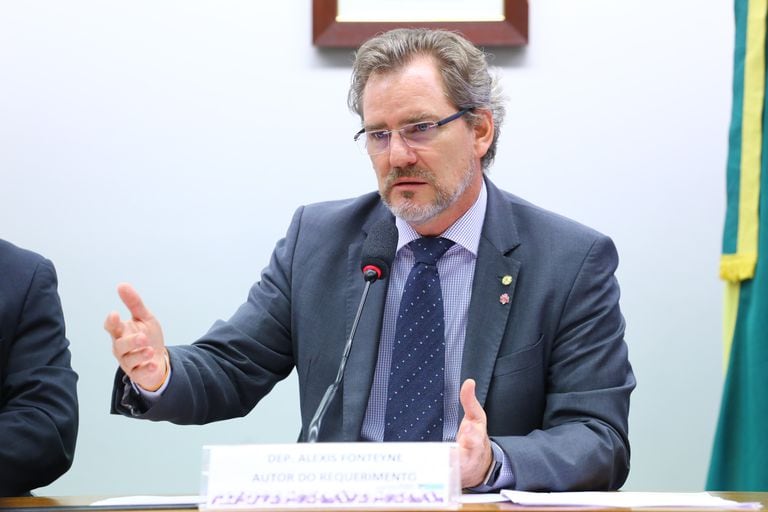 Deputado Alexis Fonteyne (NOVO) em audiência pública na câmara em 31 de outubro de 2019.