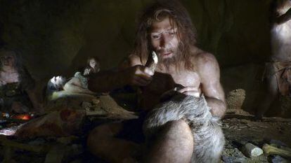 Recriação da vida de uma família neandertal no Museu do Neandertal de Krapina (Croácia).