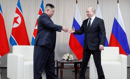 O presidente russo, Vladimir Putin, recebe o líder norte-coreano, Kim Jong-un, em Vladivostok