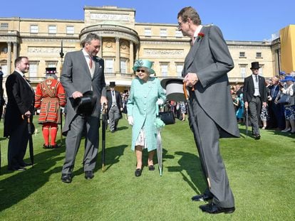 A reina Elizabeth II durante um evento nos jardins de Buckingham em 2018.