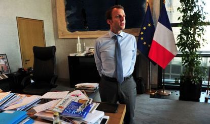 O ministro de Economia francês, Emmanuel Macron, nesta quinta-feira em seu escritório.