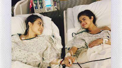 Selena Gomez ao lado da amiga que lhe doou um rim, em foto divulgada no Instagram.
