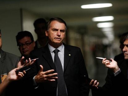 Candidato à Presidência Jair Bolsonaro em coletiva no Congresso.