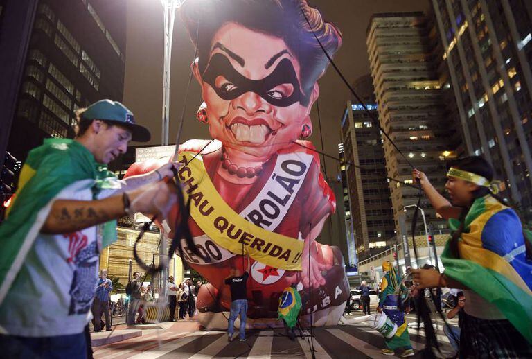 Protesto anti-Dilma em São Paulo, na véspera da votação do impeachment no Senado.