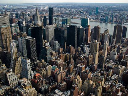 Manhattan vista do Empire State Building. / Foto de Patrick Theiner (Licença CC-BY-SA 3.0).