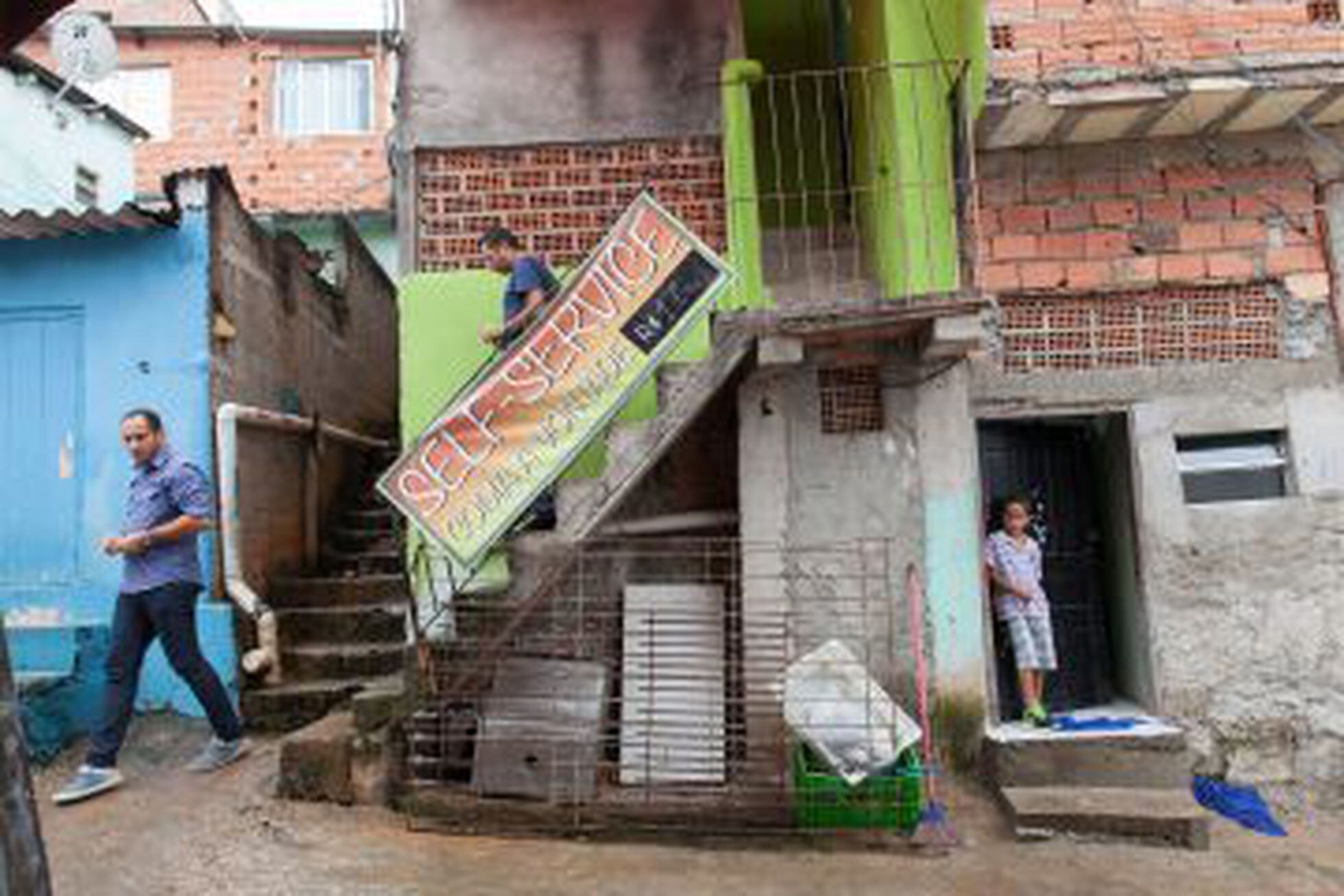 View from the Favela Jardim Panorama to the building complex of