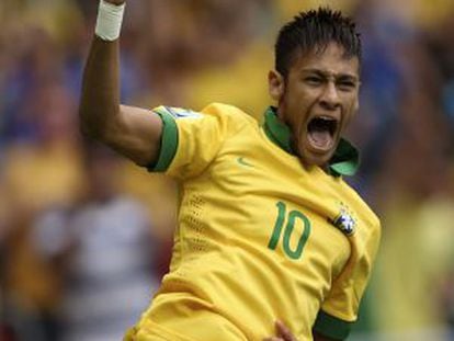 Neymar marca gol na Copa das Confederações.