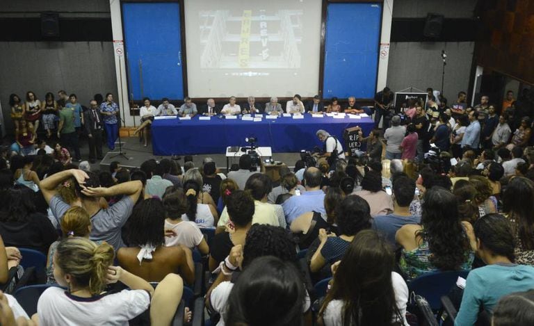 Professores durante assembleia no Rio, em 2017.