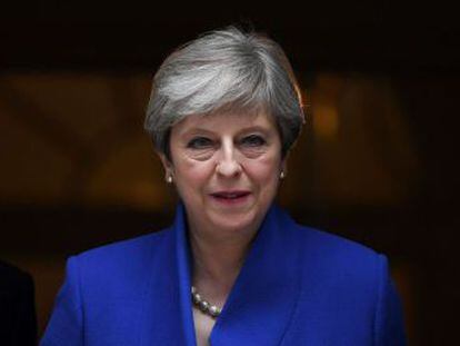 A primeira ministra conservadora fica abaixo da maioria absoluta a dez dias do início da negociação do Brexit