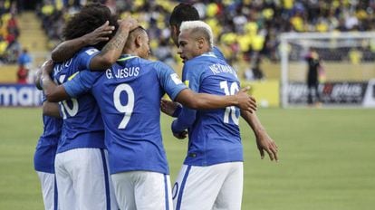 Brasileiros comemoraram gol de Gabriel Jesus contra o Equador.