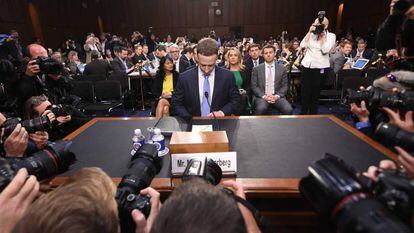 Mark Zuckerberg, presidente executivo do Facebook, prestes a depor no Senado dos Estados Unidos em abril.