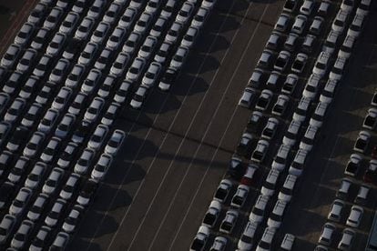 A indústria automobilística elevou seu investimento a níveis históricos no Brasil.
