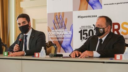 Eduardo Leite, governador do Rio Grande do Sul, que testou positivo para o novo coronavírus, ao lado do ministro interino da Saúde, Eduardo Pazuello, que agora fará o teste.