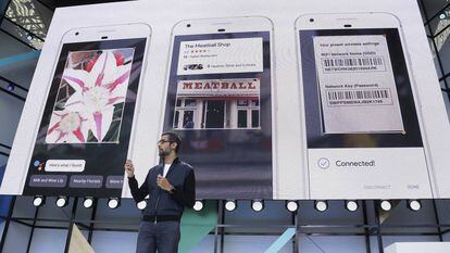 O CEO do Google, Sundar Pichai, fala do Google Lens na conferência de desenvolvedores Google I/O, em Mountain View, Califórnia.
