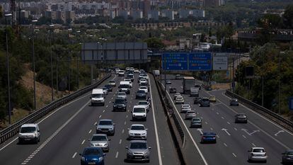Tráfego na rodovia A-49 na saída de Sevilha, em 1º de julho.