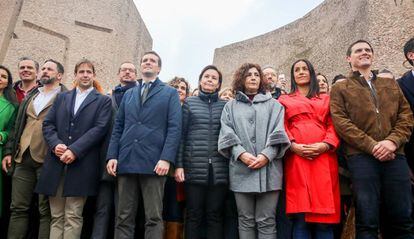 O presidente do Vox, Santiago Abascal; do PP, Pablo Casado; e do Cidadãos, Albert Rivera, neste domingo durante a manifestação.
