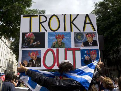 Manifestação contra a ‘troika’ e de apoio à Grécia, no dia 20 de junho, em Paris.