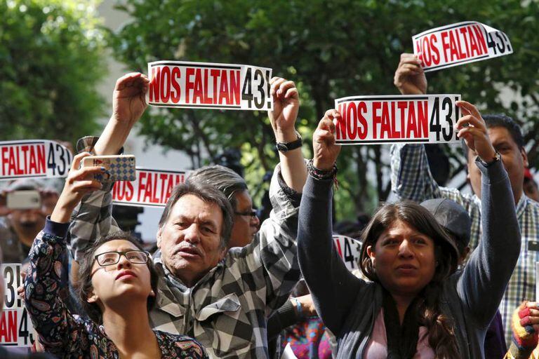 Manifestação pelas vítimas de Iguala, neste domingo na Cidade do México.