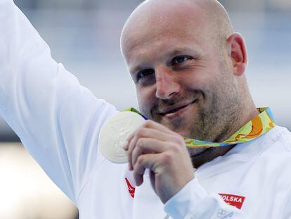 Piotr Malachowski, depois de receber a medalha de prata no Rio de Janeiro.