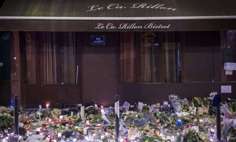 Tributo às vítimas dos ataques de sexta-feira em Paris.