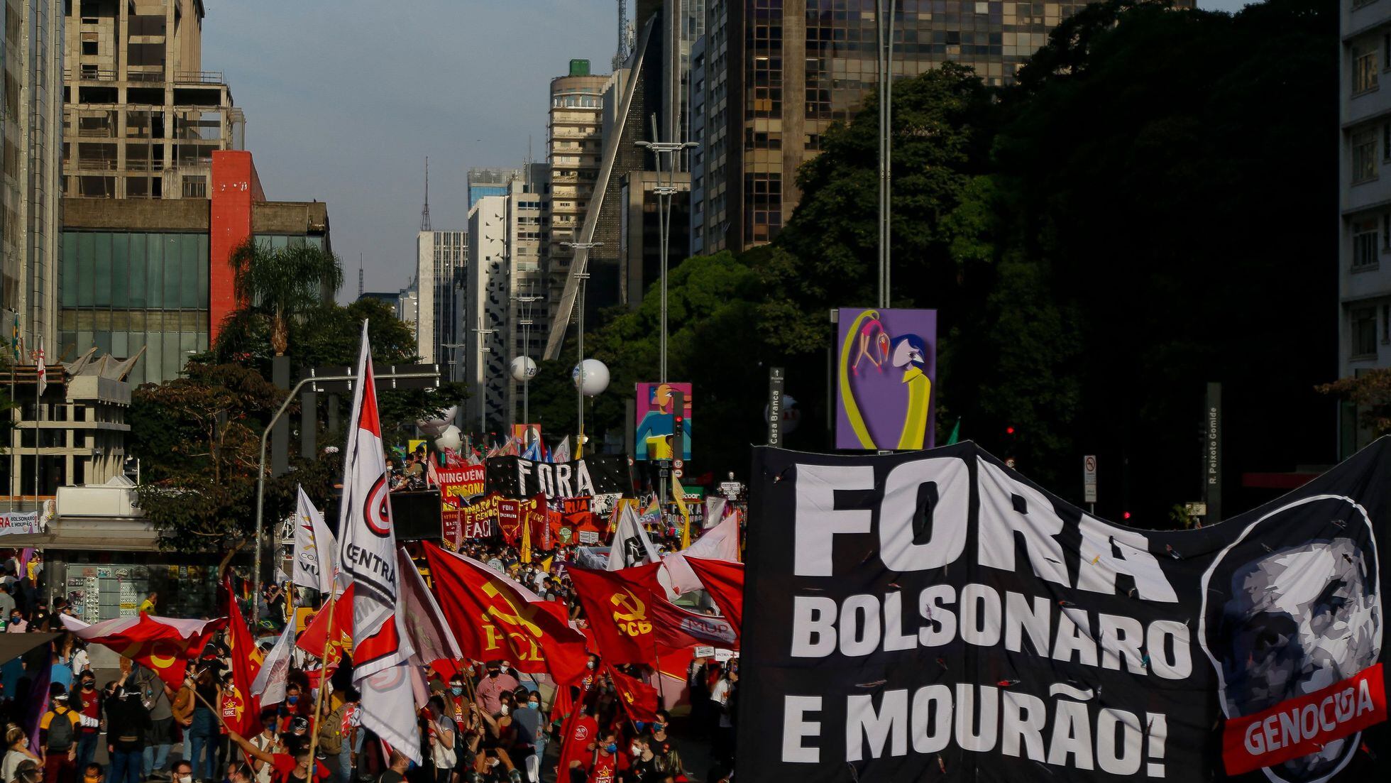 Lula tá imitando o Bolsonaro e tá fazendo lives, só que a live