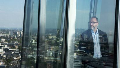 Jimmy Wales, fundador da Wikipedia, fotografado em Londres.