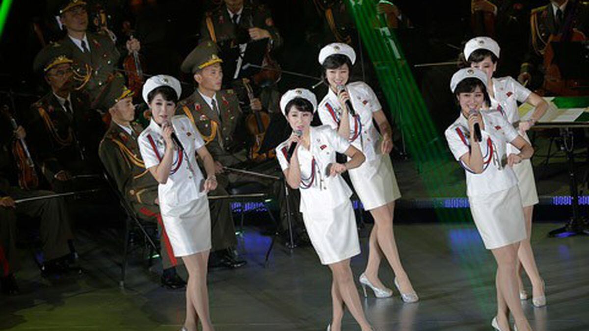 Minissaias e uniformes militares: Moranbong, o pop patriótico, Internacional