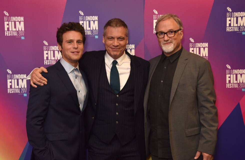 Atores Jonathan Groff e Holt McCallany e o cineasta David Fincher na apresentação de 'Mindhunter' no Festival de Cinema de Londres