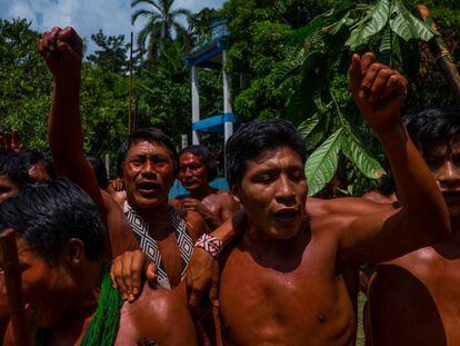 Indígenas Wajãpi protestam contra Temer.