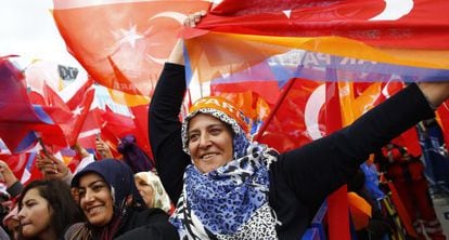 Partidárias do AKP em comício em Ancara.