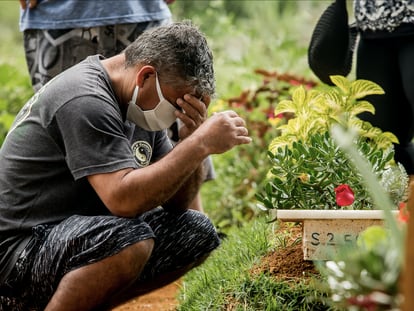 Thereza Carneiro Machado e Dalva Machado, mãe e filha, faleceram de covid-19 no espaço de 8 dias. A família diz que o mais difícil foi não ter podido enterrar suas familiares.