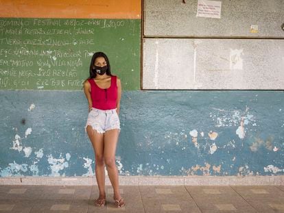 Stephany Rejani, 20 anos, moradora da periferia de São Paulo, conciliava estudos com o trabalho, mas deixou de ir à escola por causa da pandemia de covid-19