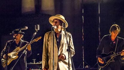 O cantor e poeta Bob Dylan durante apresentação em Barcelona.