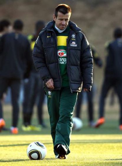 Dunga, durante treino da seleção brasileira.