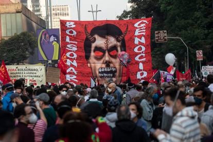 Manifestantes protestam contra Bolsonaro em São Paulo, no dia 3 de julho de 2021.