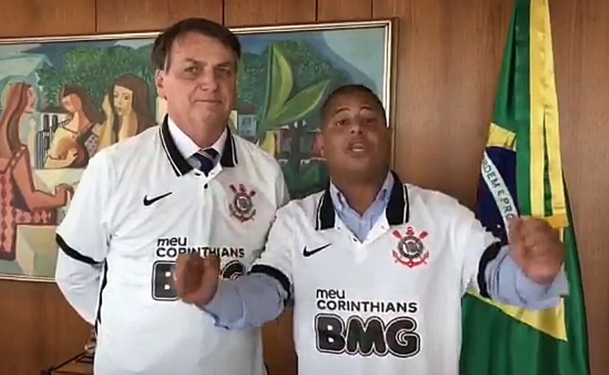 Marcelinho Carioca: Bolsonaro busca se colar ao Corinthians, mas