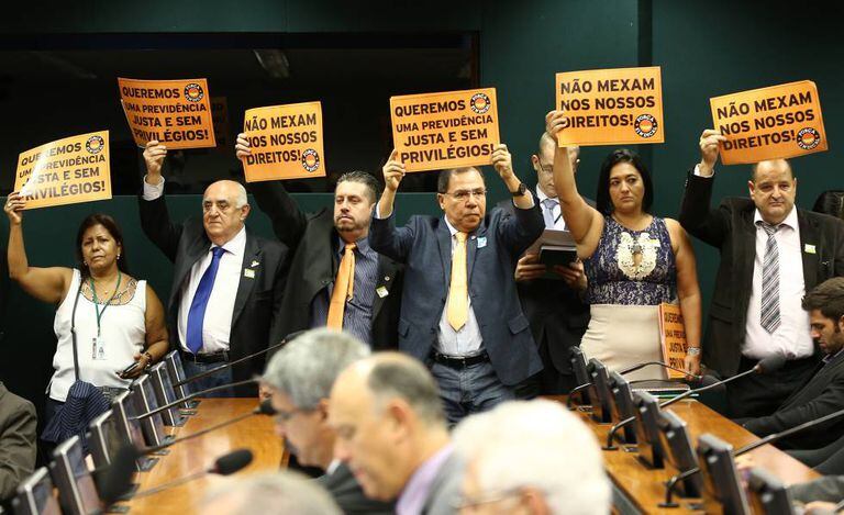 Protesto da Força Sindical durante reunião de comissão da Câmara em fevereiro.