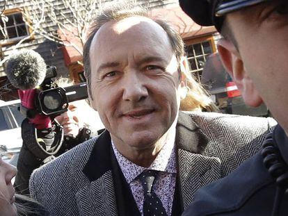 Kevin Spacey na chegada ao tribunal do condado de Nantucket, em Massachusetts.