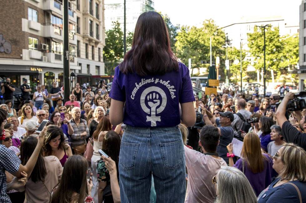 Concentração na sexta-feira 31 de maio na praça dos Cubos, em Madri, em memória de Verónica, a funcionária da Iveco que se suicidou no sábado 25 de maio.