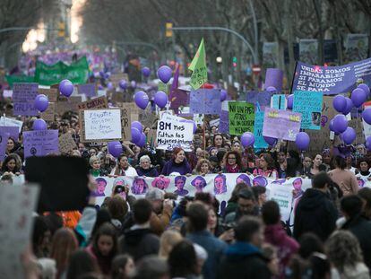 Manifestação do ano passado levou milhares de mulheres às ruas de Barcelona.