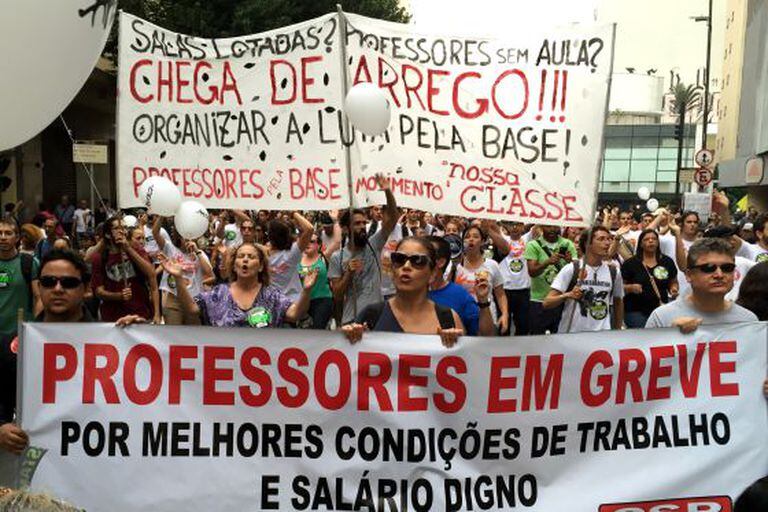 Professores, em ato na Avenida Paulista nesta sexta.