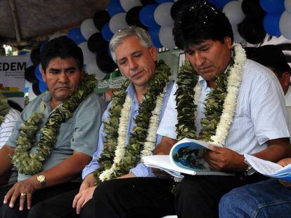 O presidente da Bolívia, Evo Morales, ao lado do vice-presidente, Álvaro García.