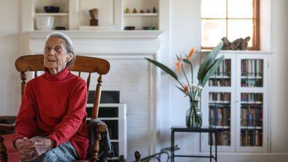 A escritora Nadine Gordimer, em sua casa de Joanesburgo.